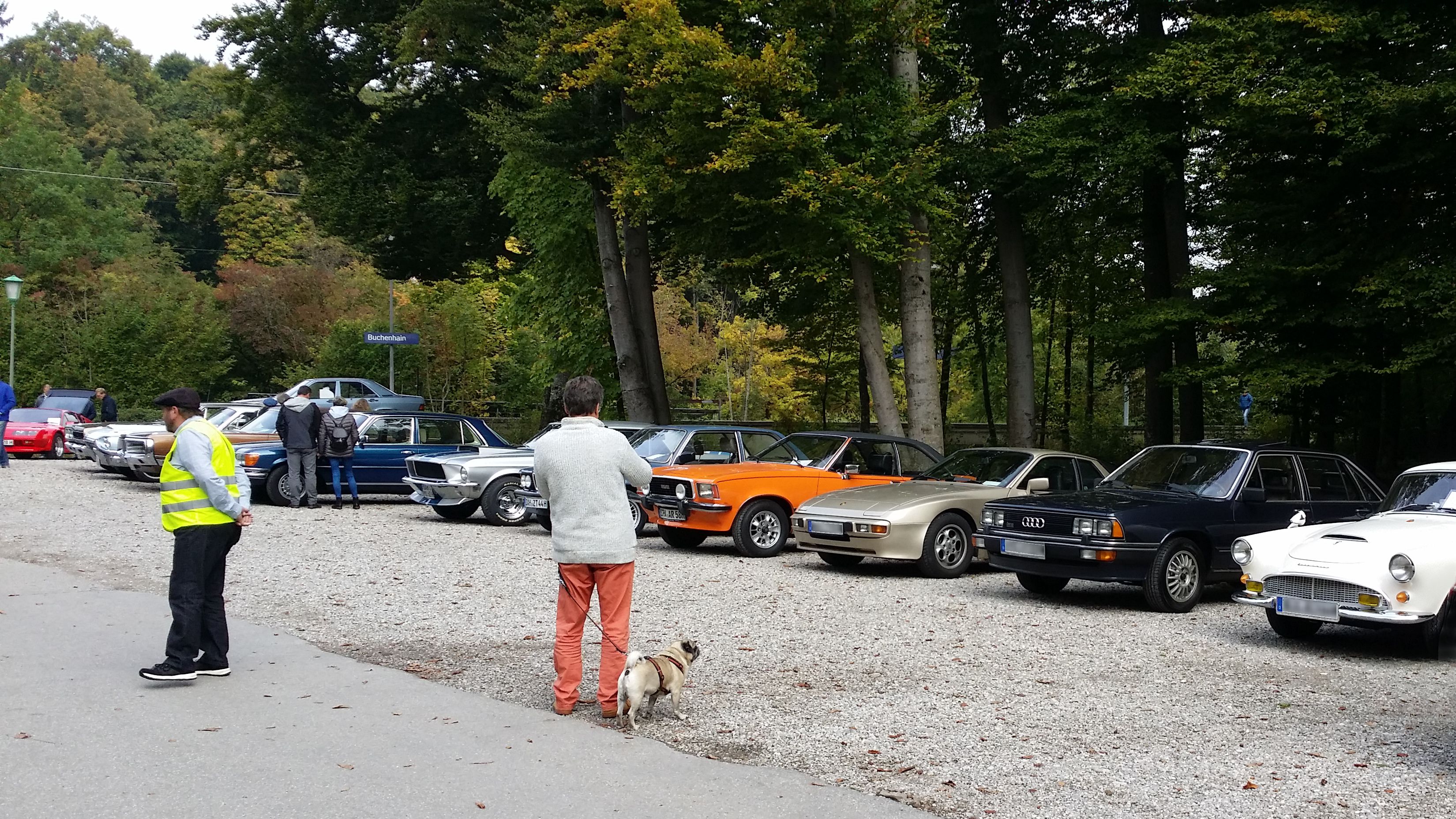 Oldtimertreffen, Waldgasthof Buchenhain - es füllt sich